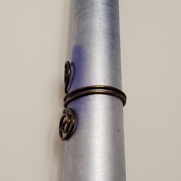 Adjustable vintage bronze wire ring - Picture 3 of 4